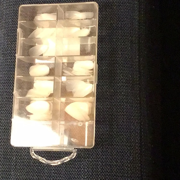 Clear nails - Picture 1 of 2